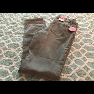 NWT SO Size 9 Juniors Gray Skinny Jeans